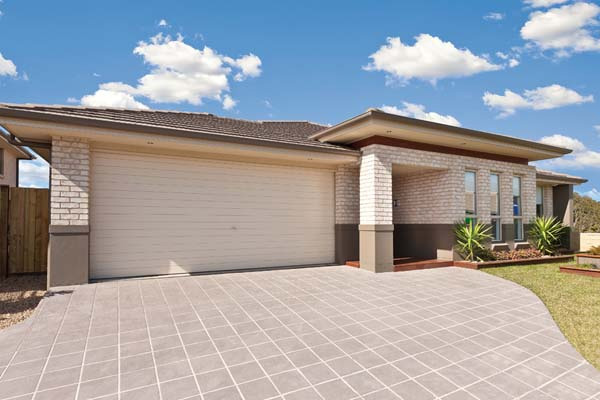 B&D Panelift® Seville in COLORBOND® Surfmist